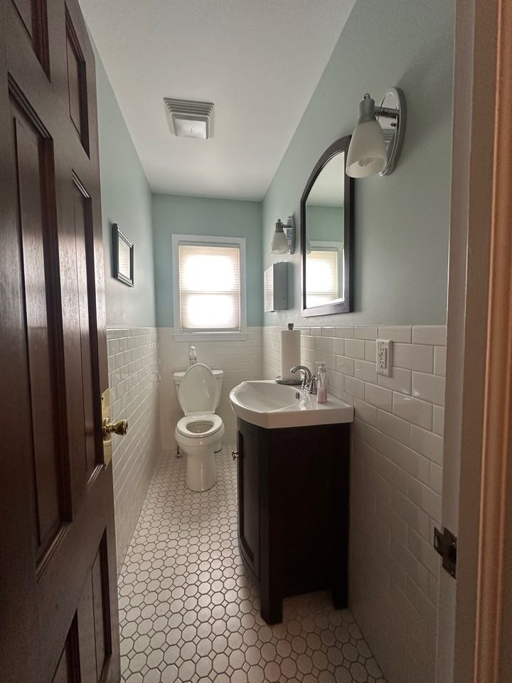 932 Robinson St - Photo 5 of 23