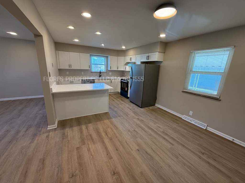 4406 Glenmawr Ave - Photo 4 of 27