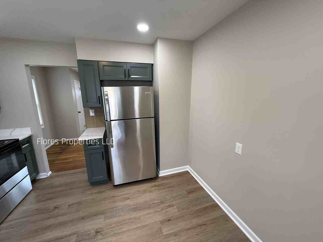 1136 Pauline Ave - Photo 4 of 42