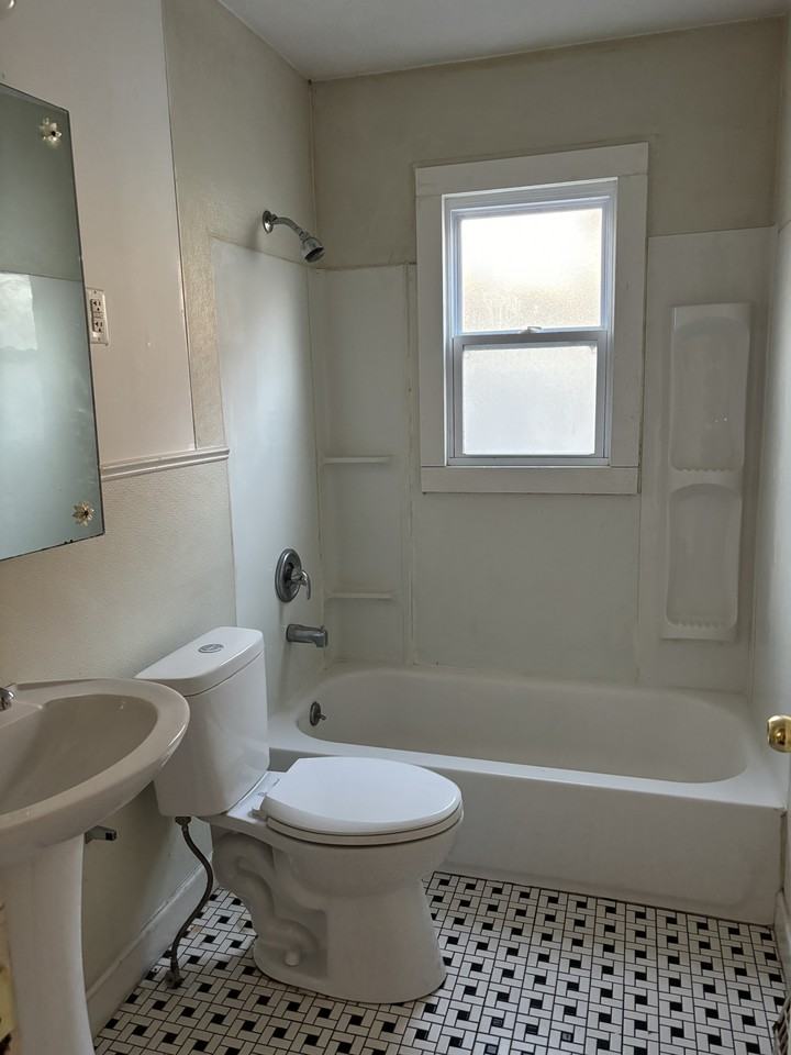 1765 N Monroe St - Photo 2 of 7