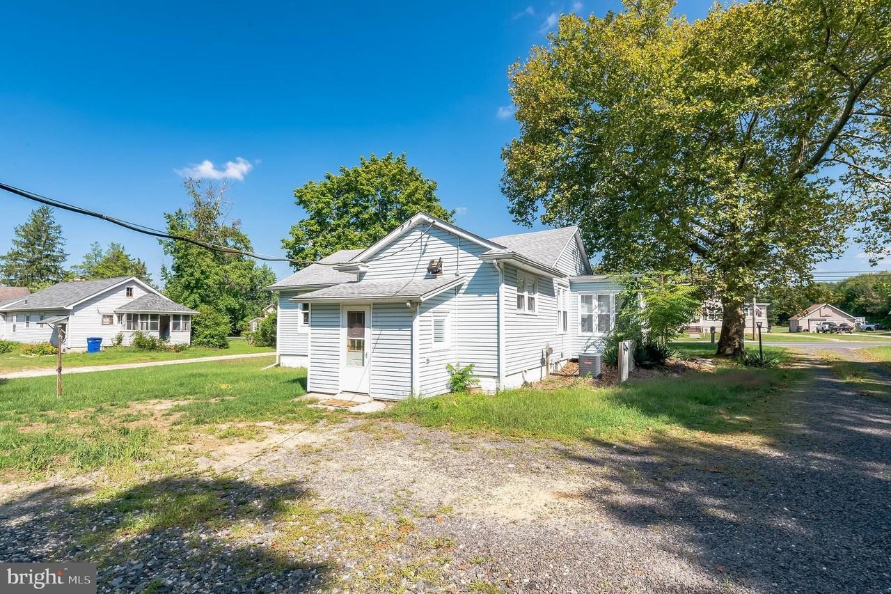 2041 W Main St - Photo 2 of 18