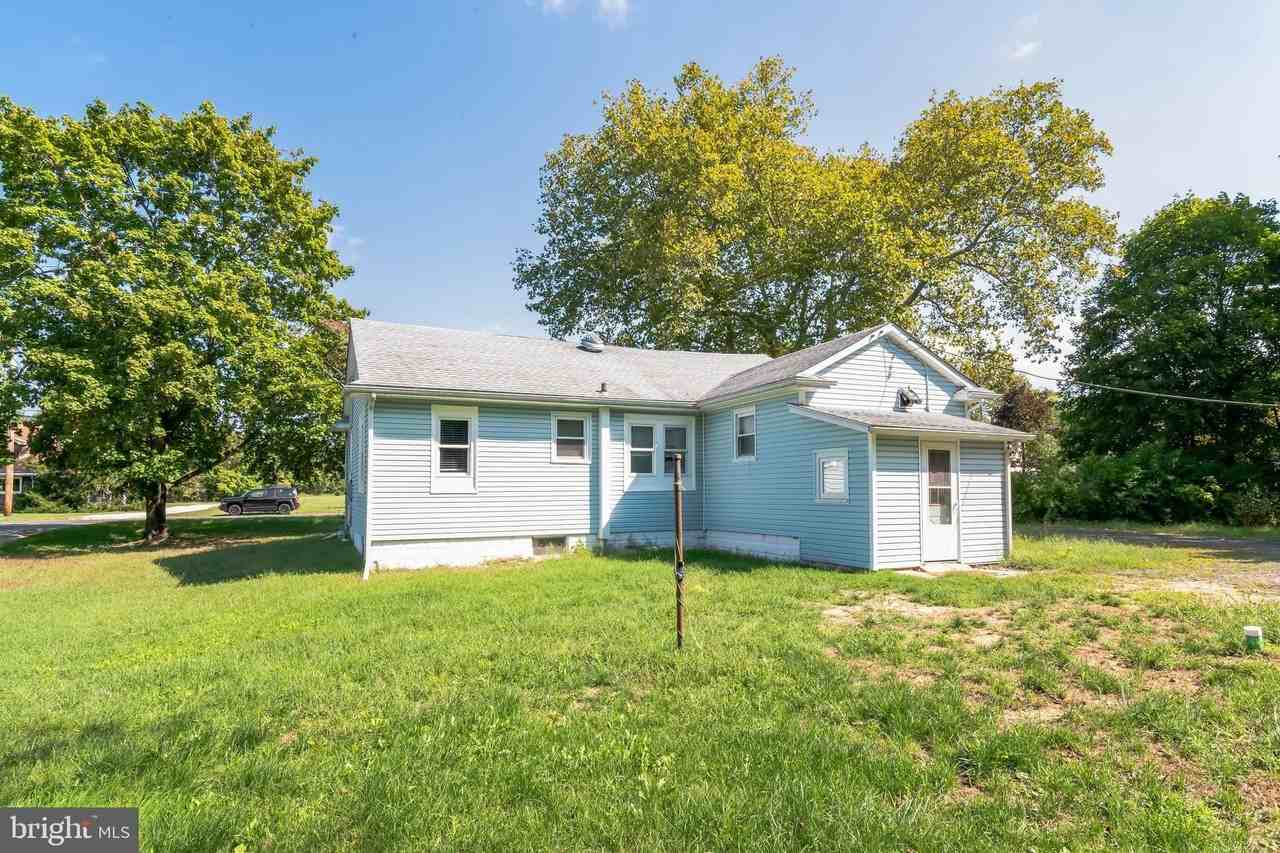 2041 W Main St - Photo 3 of 18