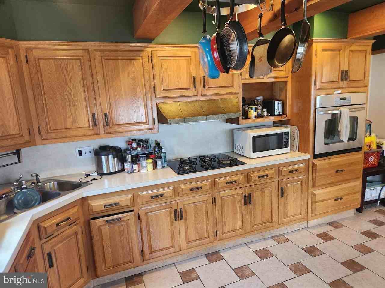 122 Cornell Rd - Photo 5 of 9