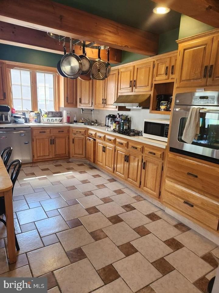 122 Cornell Rd - Photo 6 of 9