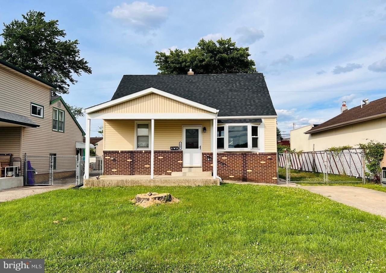 1007 Green Ln - Photo 2 of 23