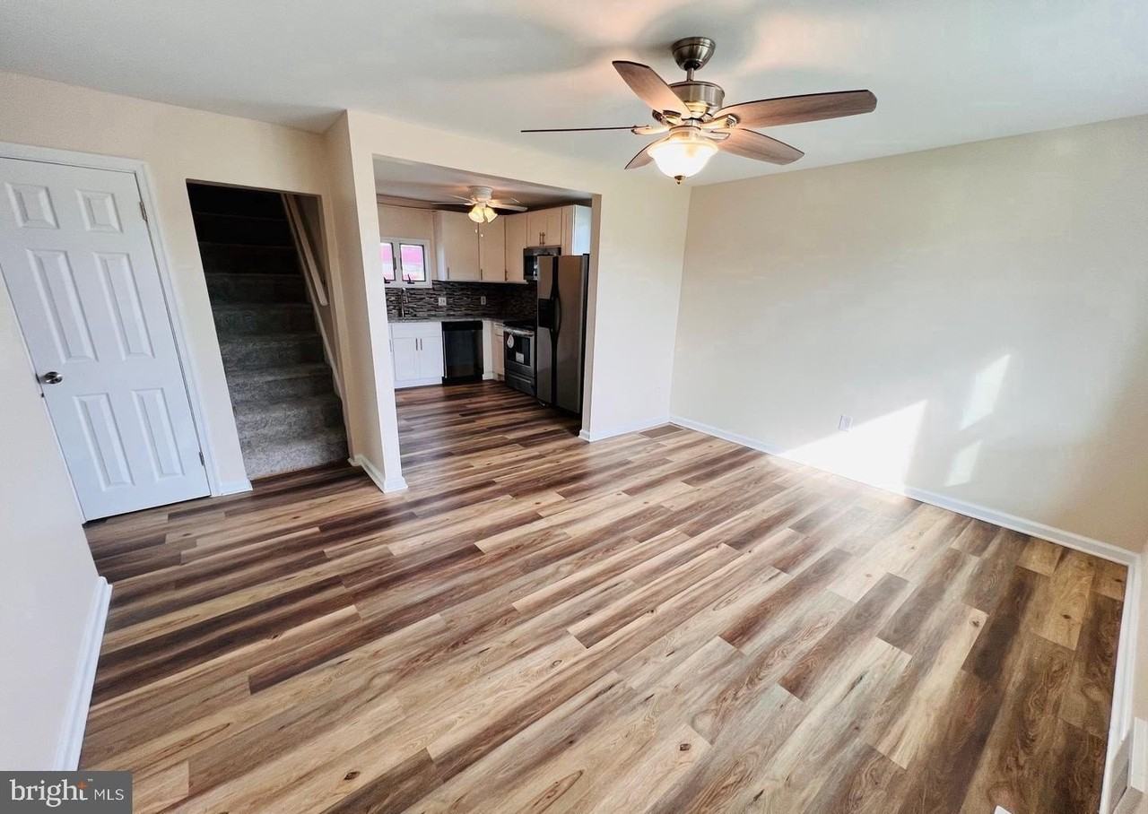 1007 Green Ln - Photo 6 of 23