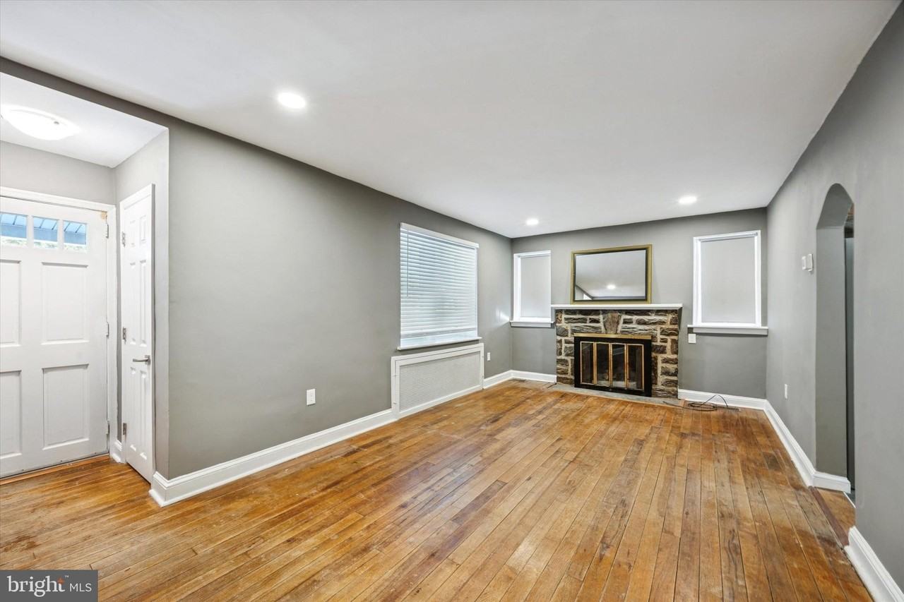 703 N Providence Rd - Photo 3 of 26