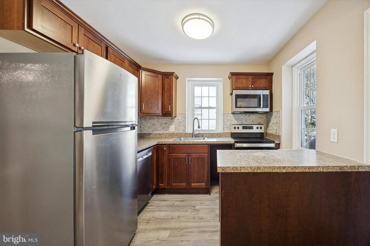 703 N Providence Rd - Photo 5 of 26