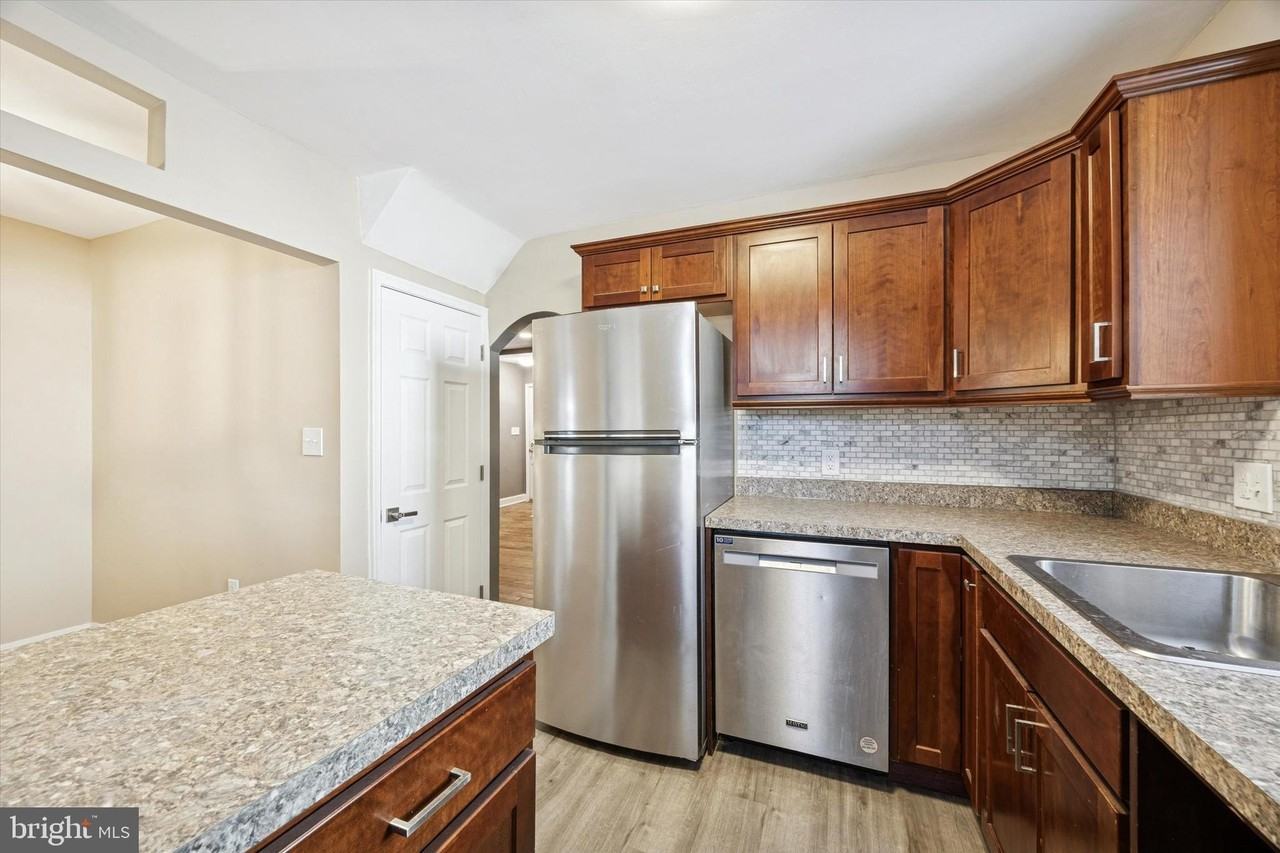 703 N Providence Rd - Photo 6 of 26