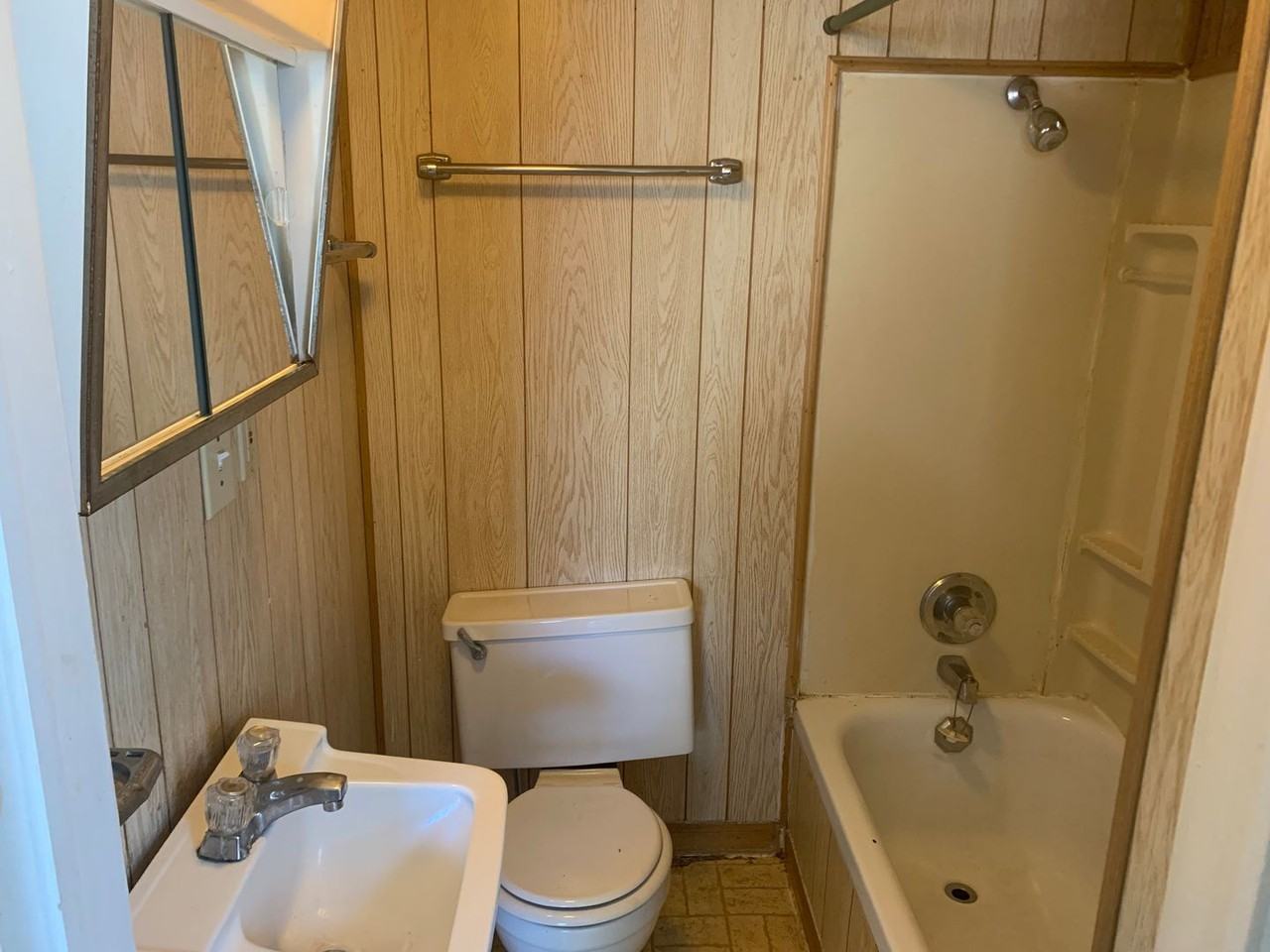 205 N Busey Ave - Photo 5 of 7