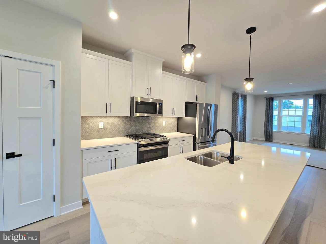 465 Market St - Photo 3 of 13