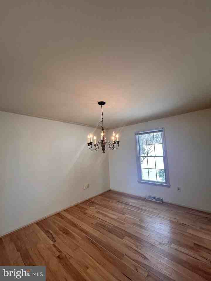 1110 Gora Rd S - Photo 4 of 15