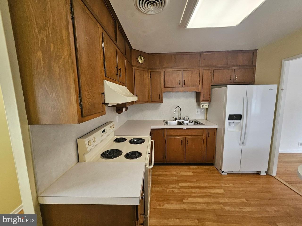 209 Shenandoah Ave - Photo 3 of 15