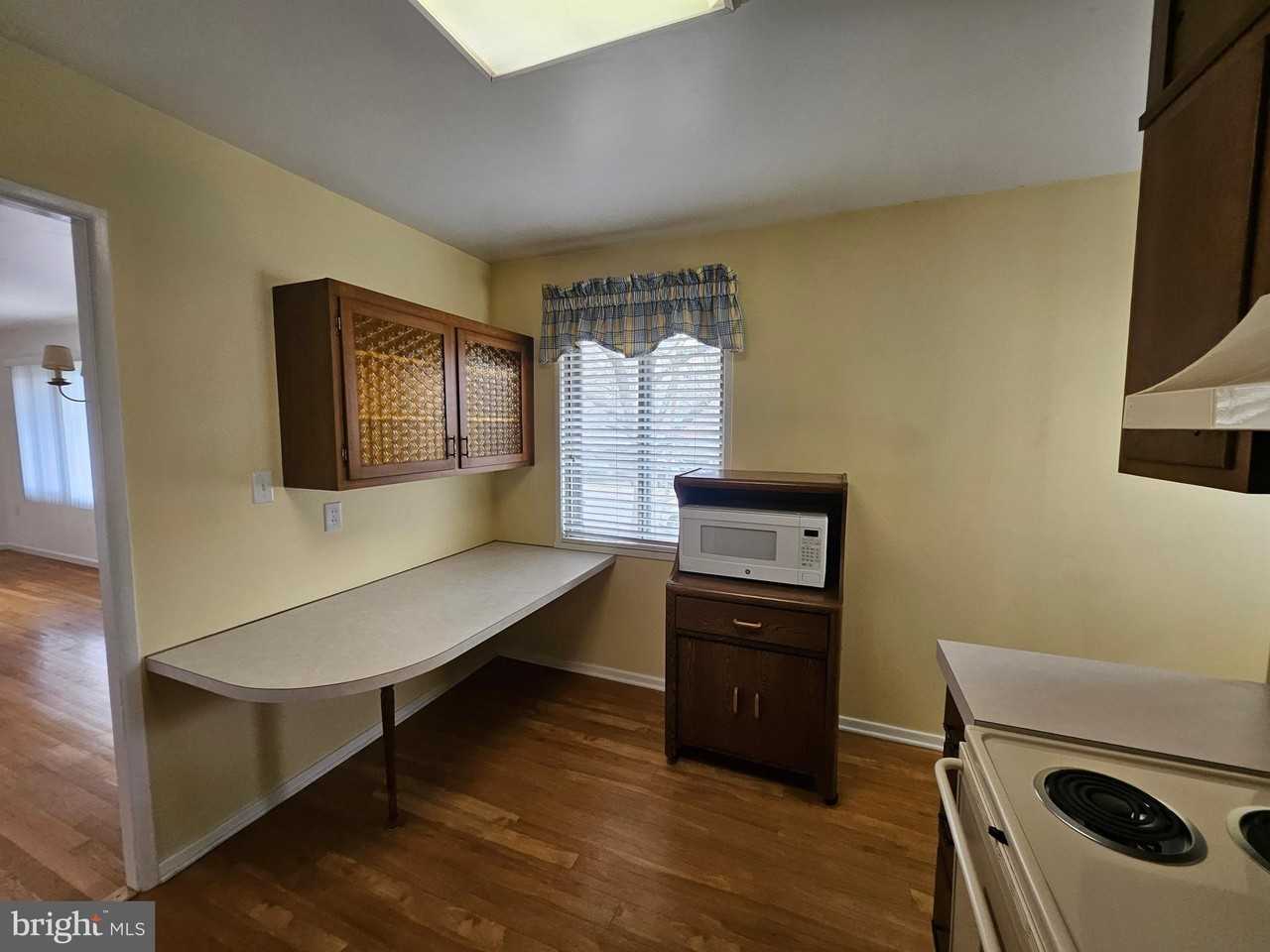 209 Shenandoah Ave - Photo 4 of 15