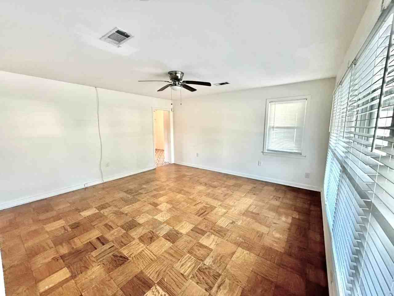 266 W Parkland Dr - Photo 2 of 11