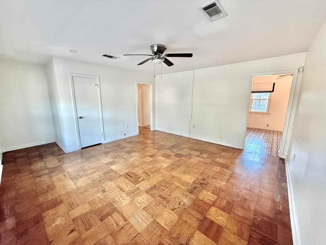 266 W Parkland Dr - Photo 3 of 11