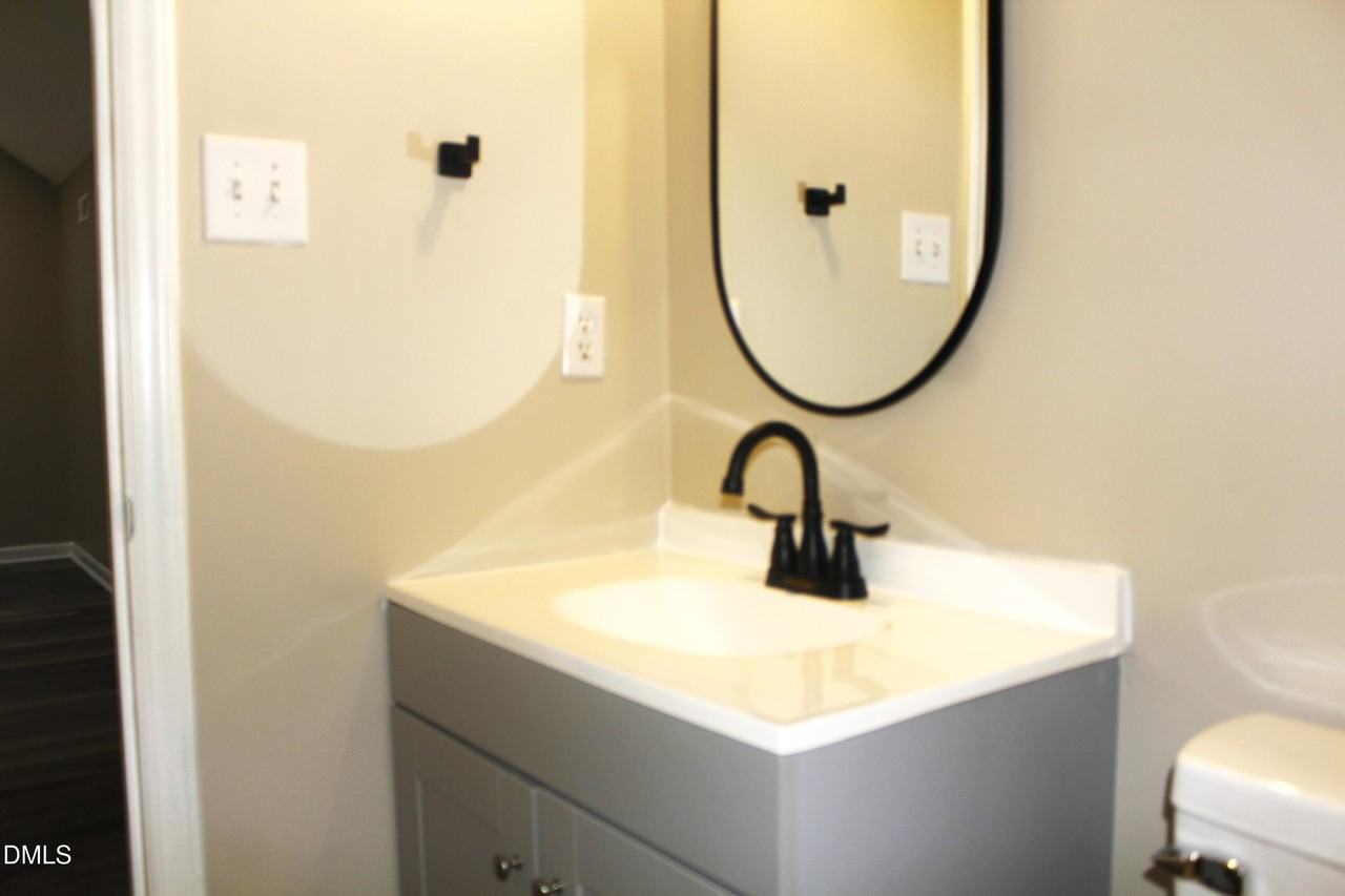 4704 Mallory Ct - Photo 3 of 6