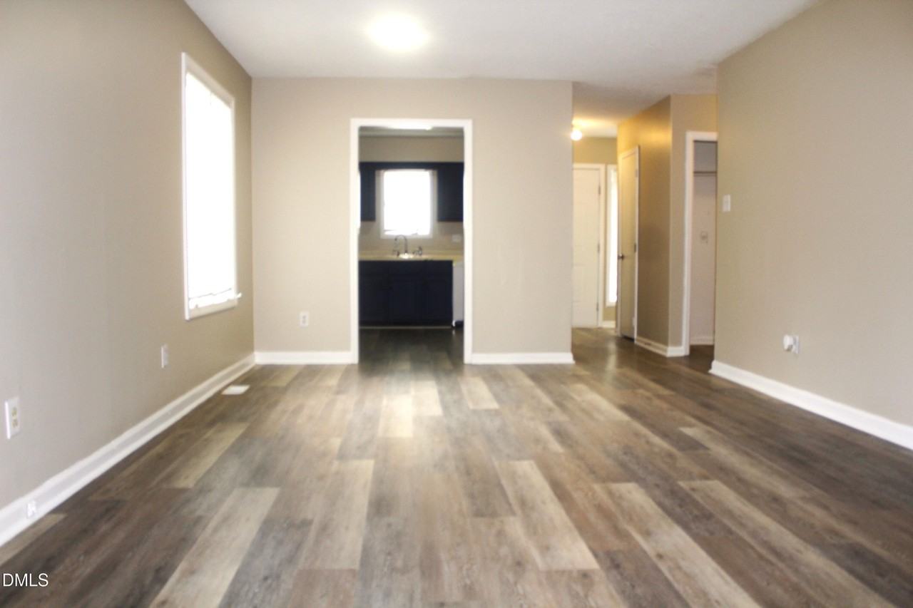 4704 Mallory Ct - Photo 4 of 6