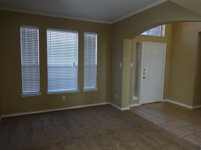613 Silverbrook Dr - Photo 2 of 16