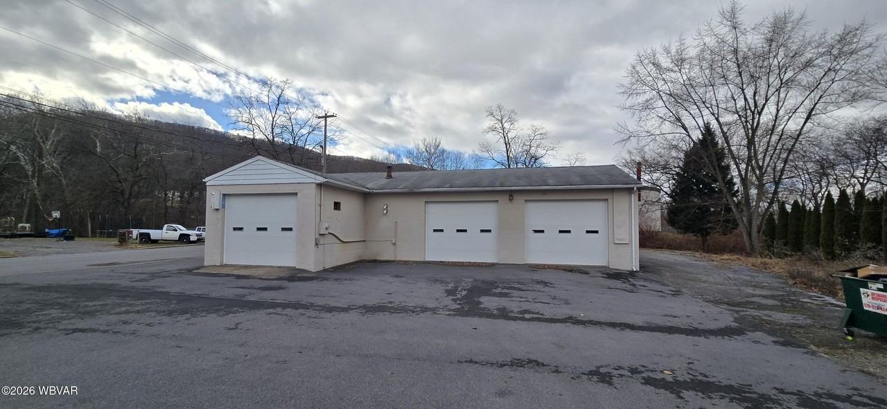 2710 Brook St - Photo 2 of 13