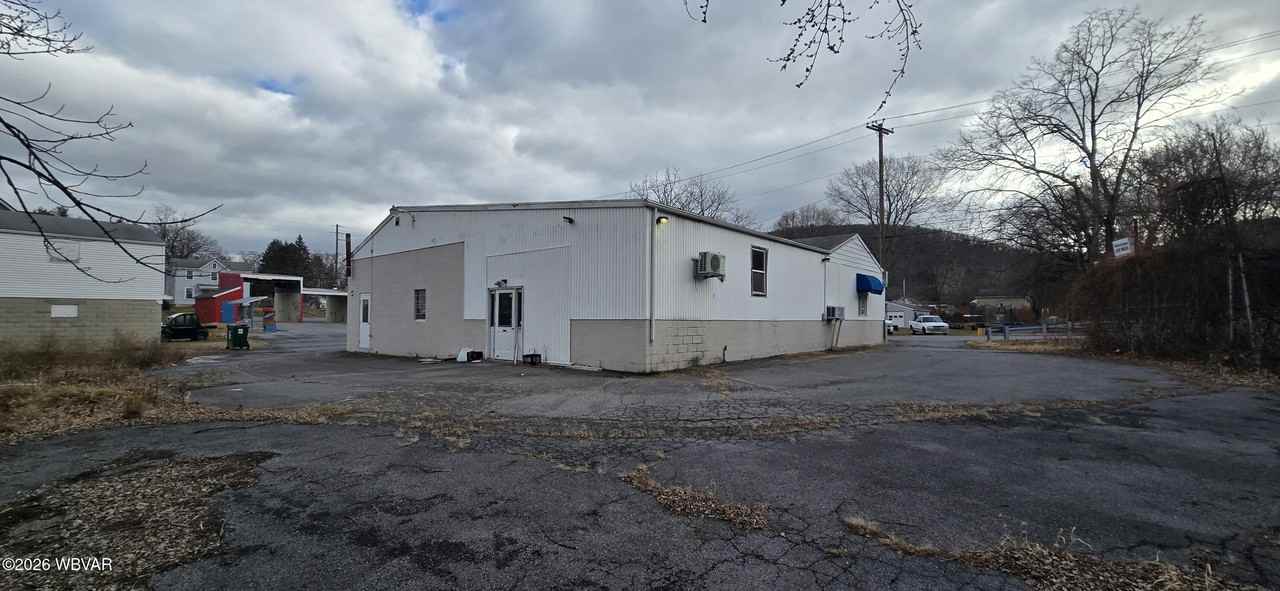 2710 Brook St - Photo 4 of 13