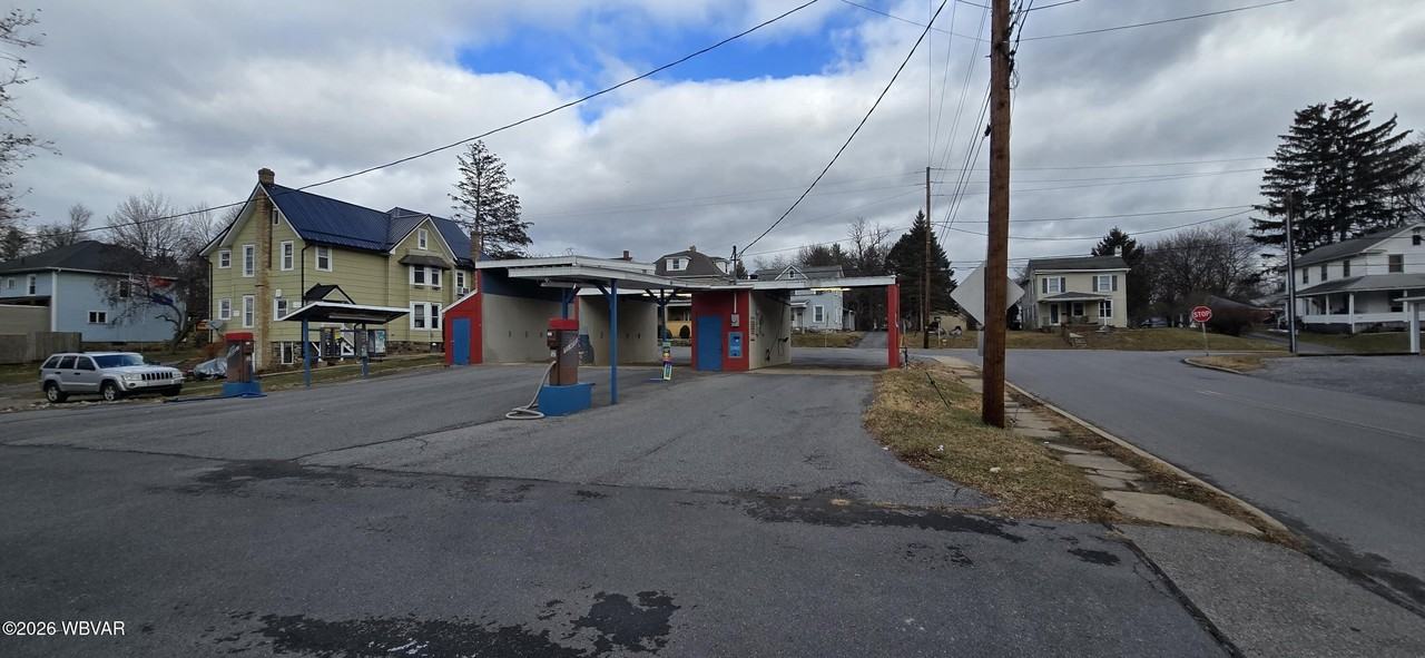 2710 Brook St - Photo 5 of 13