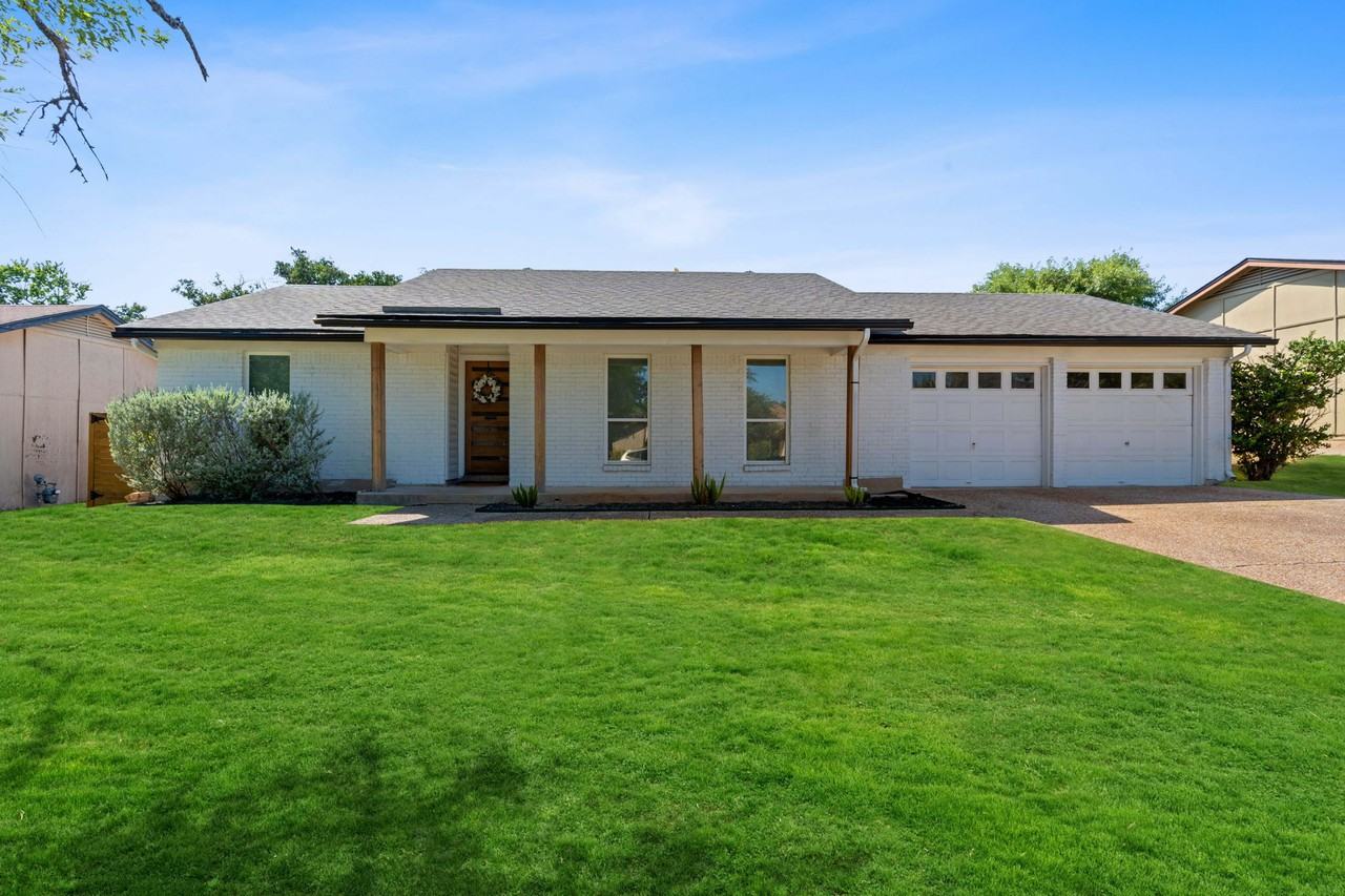 4902 Carsonhill Dr - Photo 3 of 20