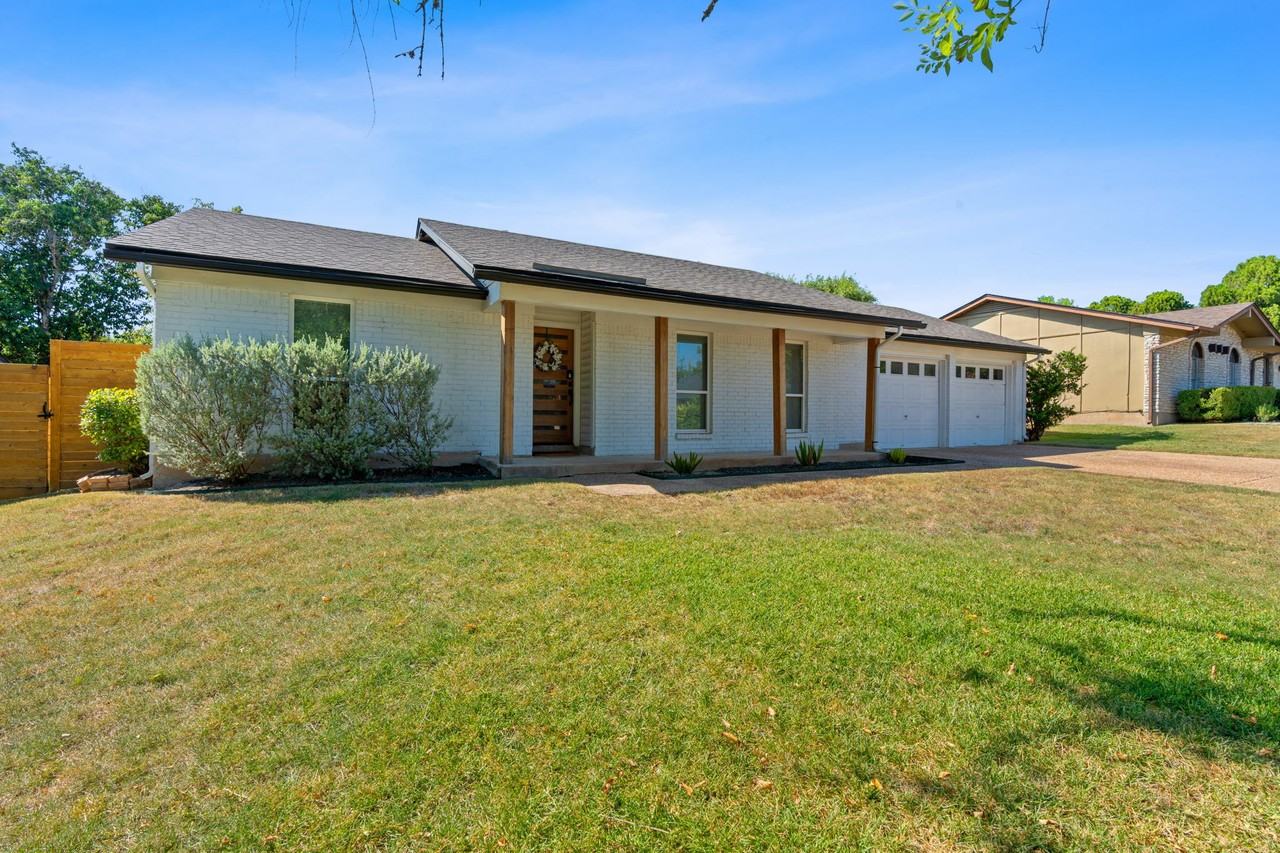 4902 Carsonhill Dr - Photo 4 of 20