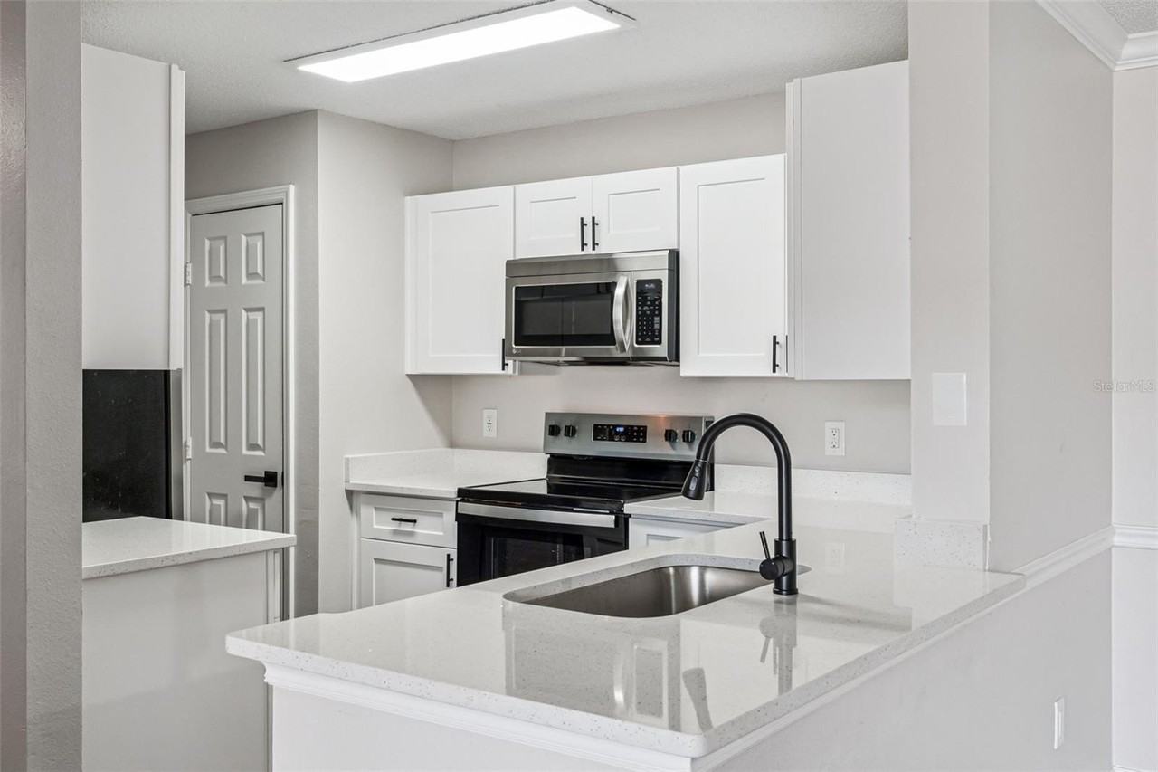 1939 Summer Club Dr #201 - Photo 4 of 17