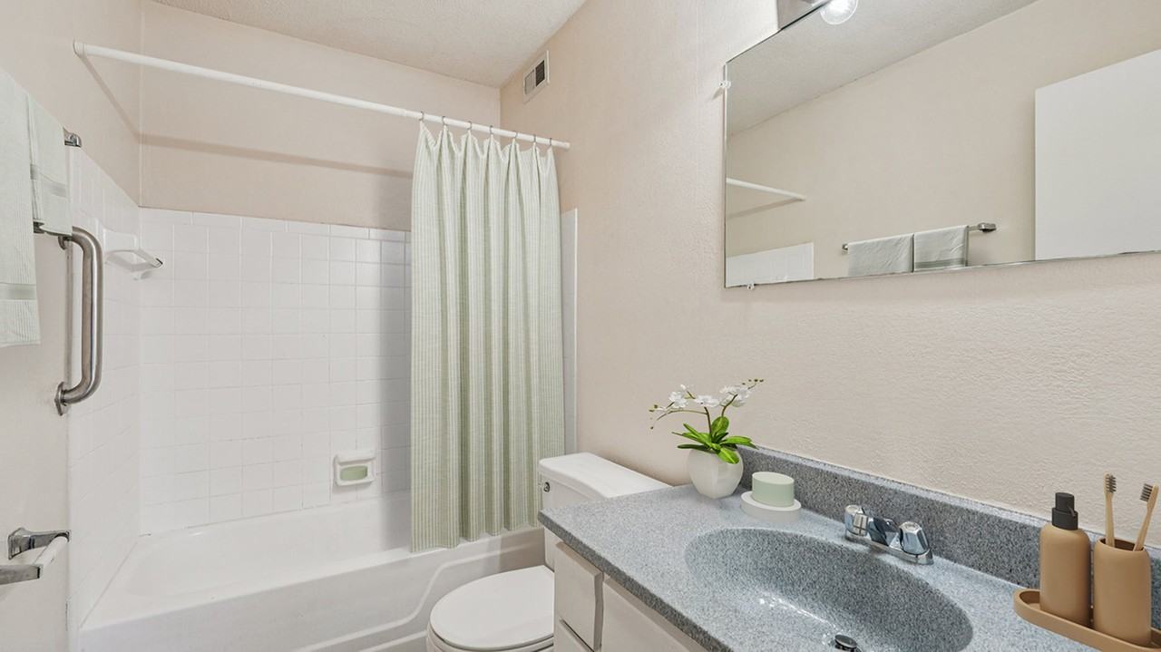 Westchester Key Apartments - Photo 7 of 13