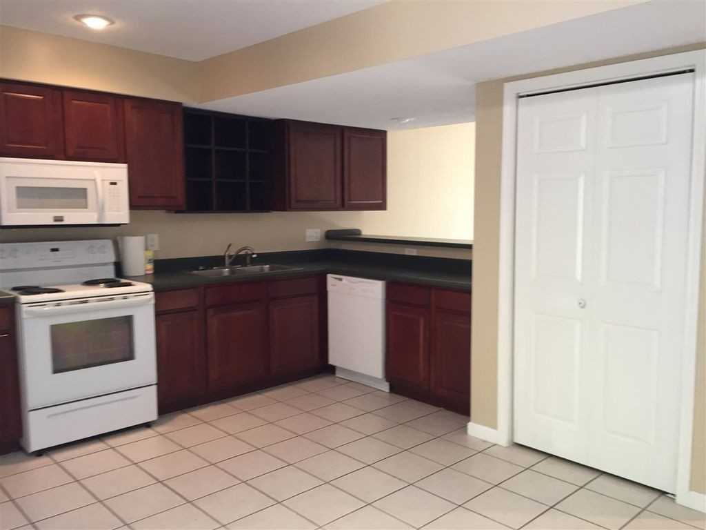 3315 S Oaklawn Cir - Photo 5 of 9