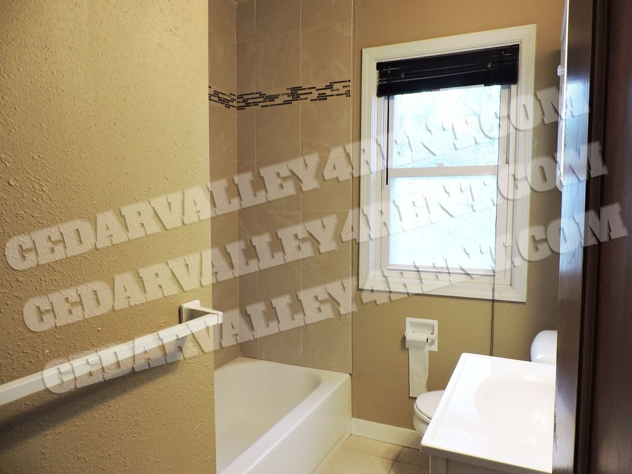 809 Grand Blvd - Photo 6 of 8