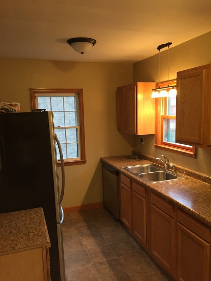 1607 Arlington Ave E - Photo 2 of 7