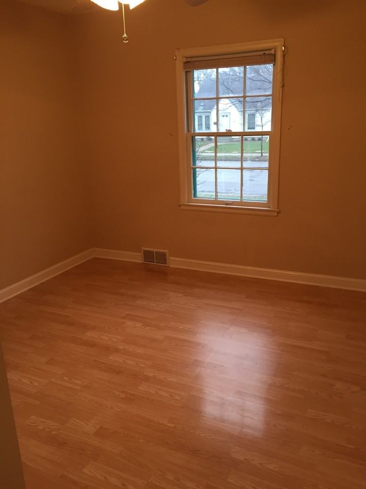 1607 Arlington Ave E - Photo 4 of 7