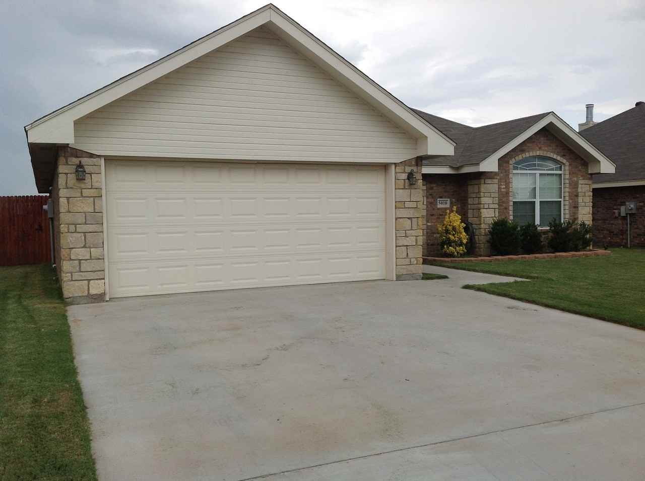 5010 Coyote Run - Photo 2 of 7