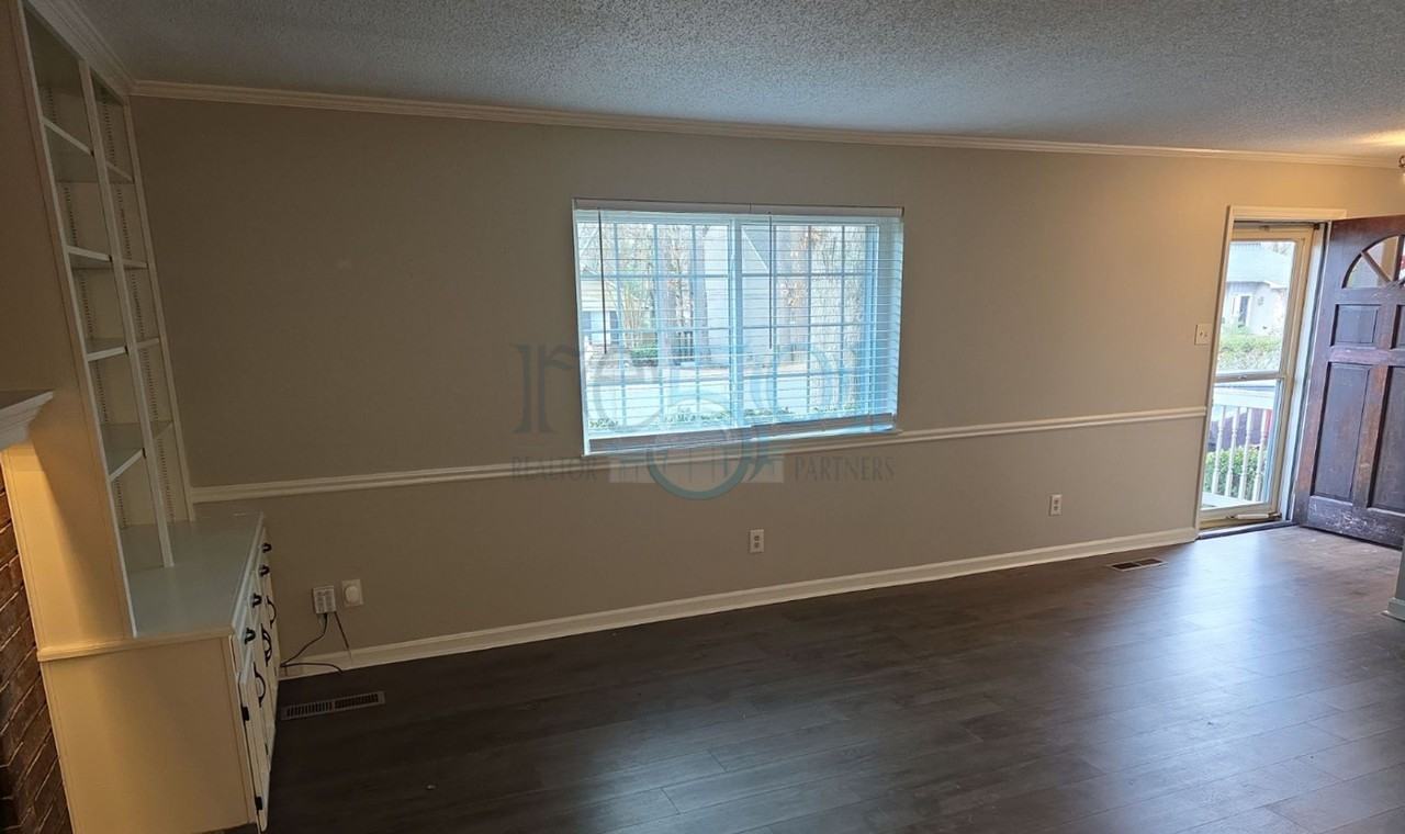 2521 Echo Valley Dr - Photo 4 of 37