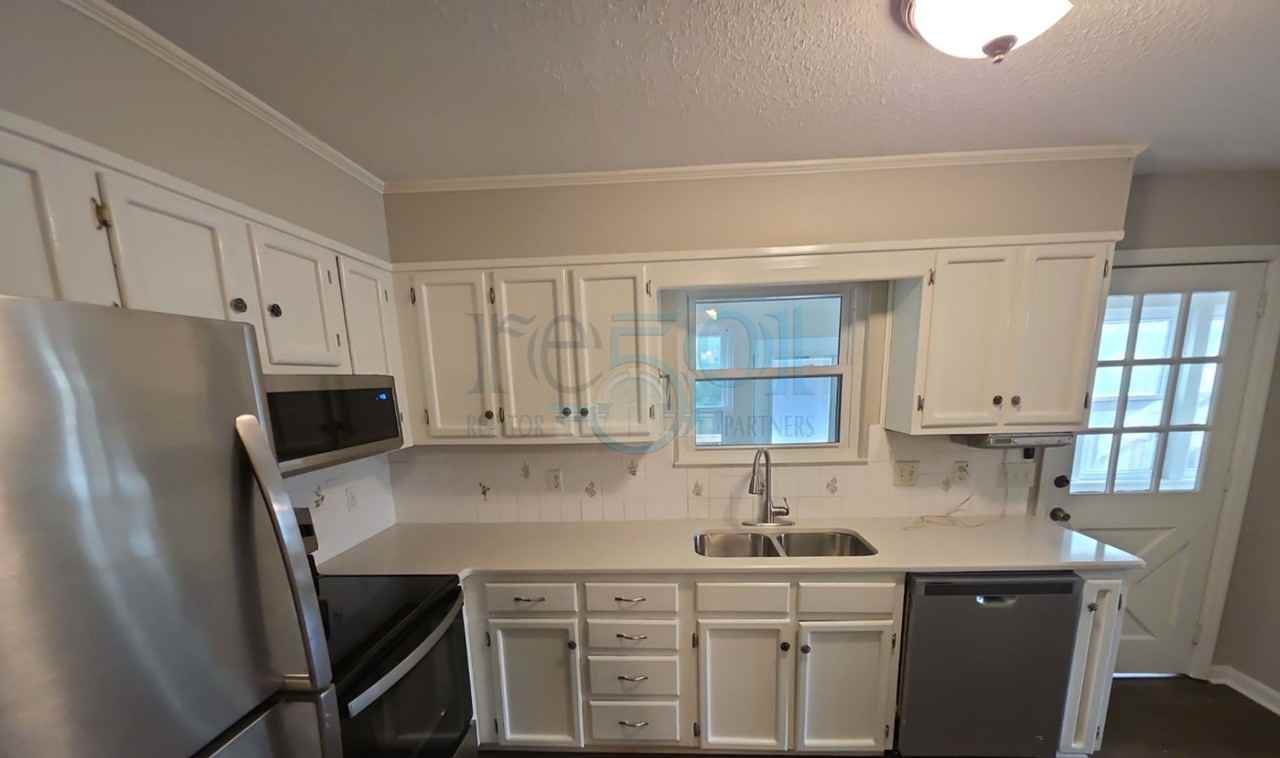 2521 Echo Valley Dr - Photo 6 of 37