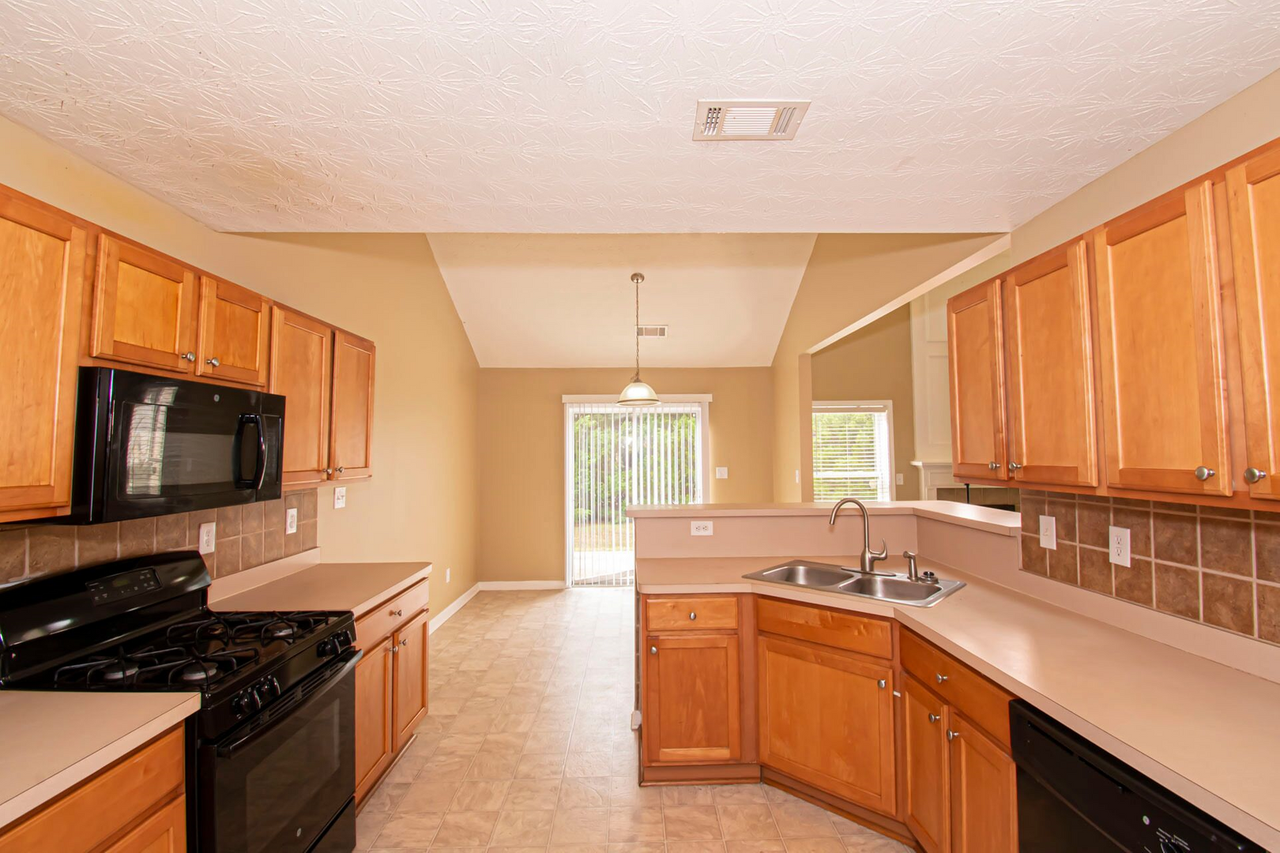 2820 Driftwood Ct - Photo 6 of 20