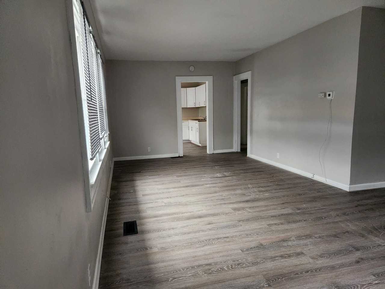 3469 Graceland Ave - Photo 4 of 8