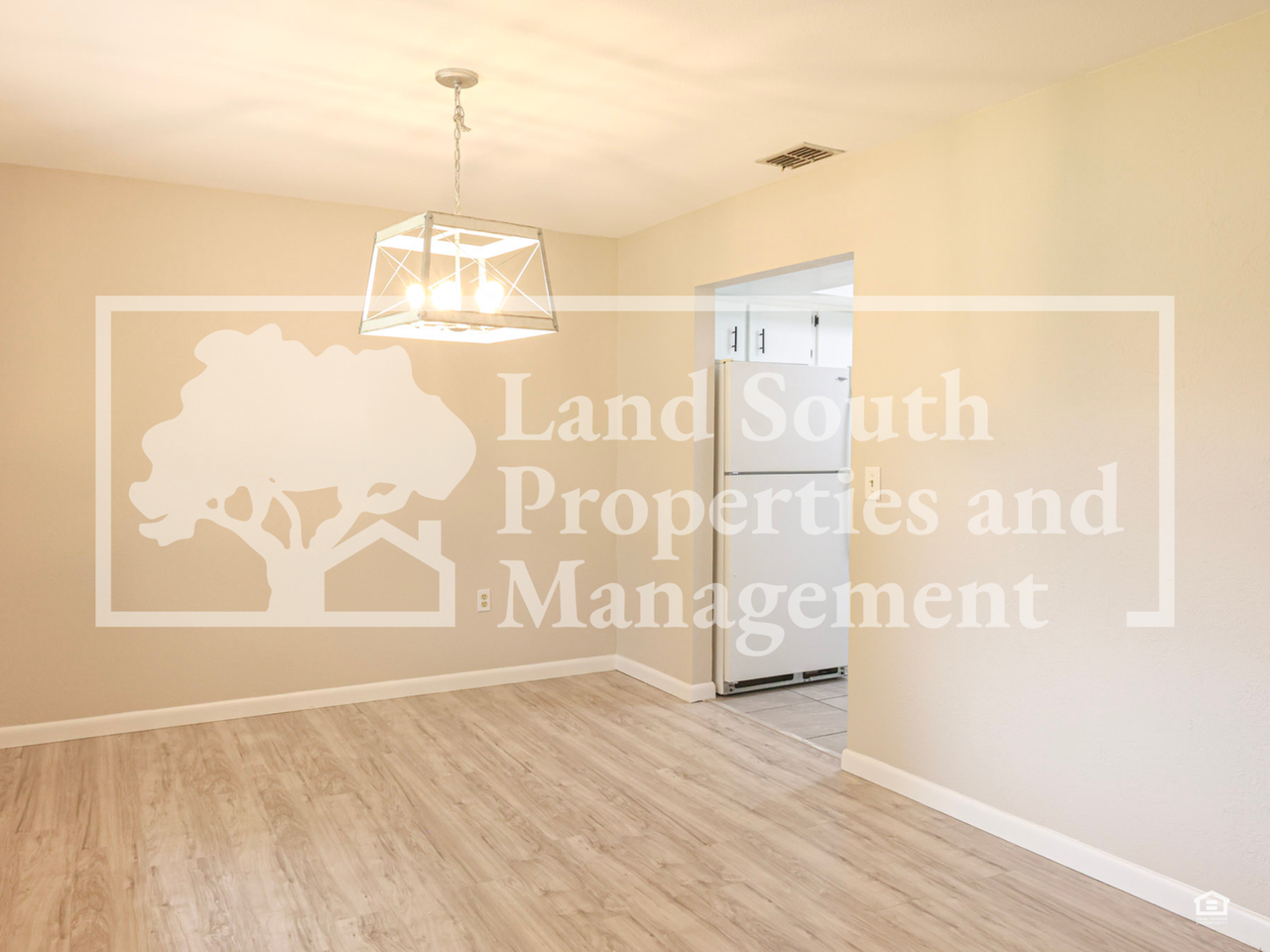 2190 Belaire Dr - Photo 3 of 26