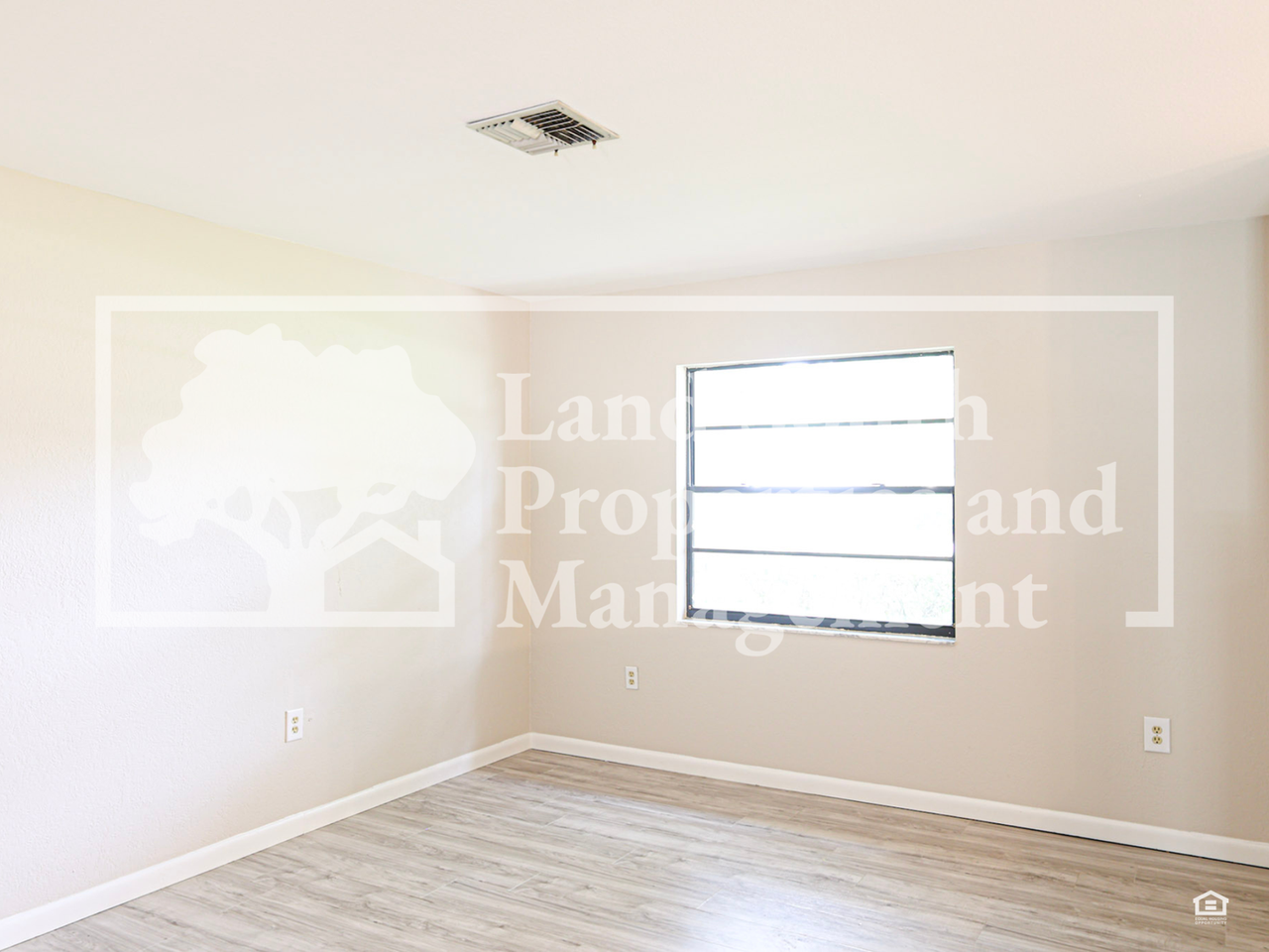 2190 Belaire Dr - Photo 4 of 26