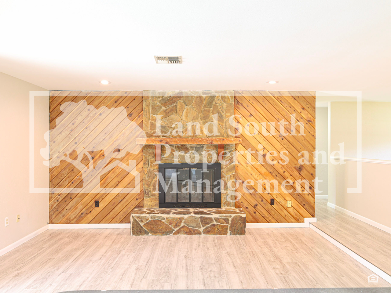 2190 Belaire Dr - Photo 5 of 26