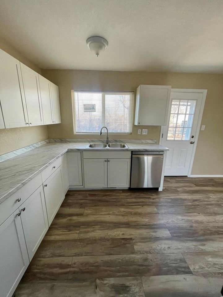 46 Goret Dr - Photo 4 of 13