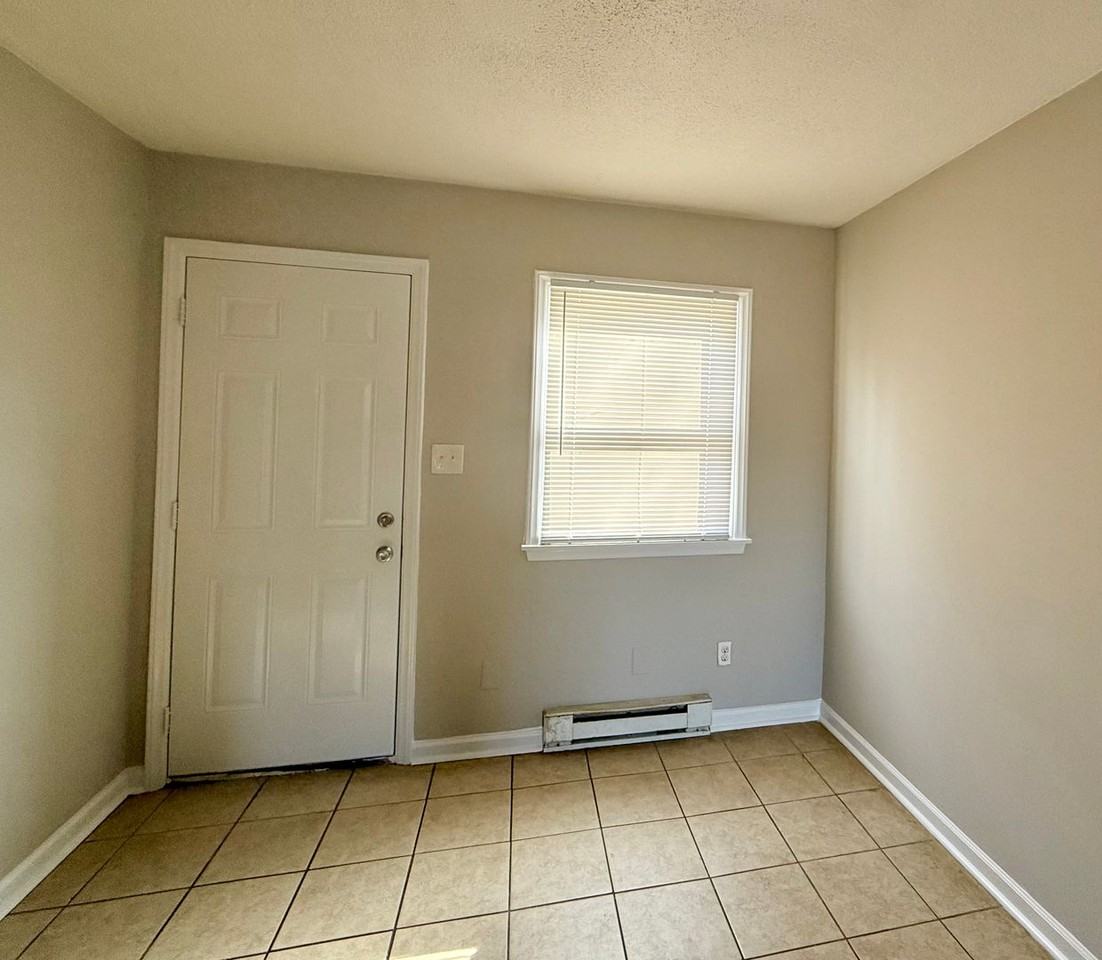 1132 Montcalm St - Photo 3 of 7