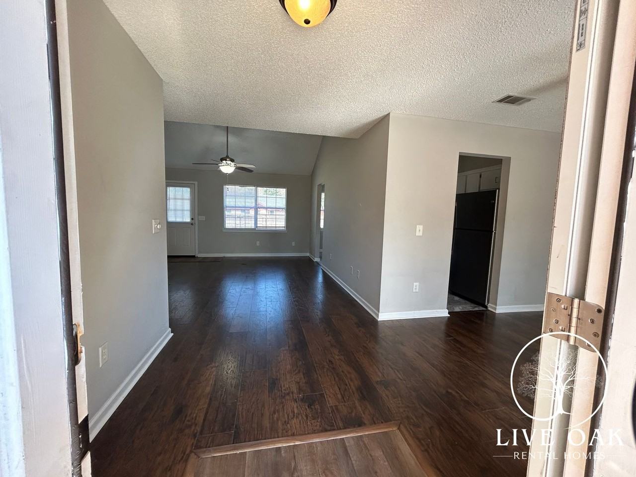 135 W Kenny Dr - Photo 2 of 10