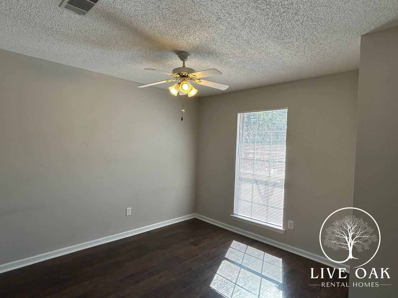 135 W Kenny Dr - Photo 4 of 10