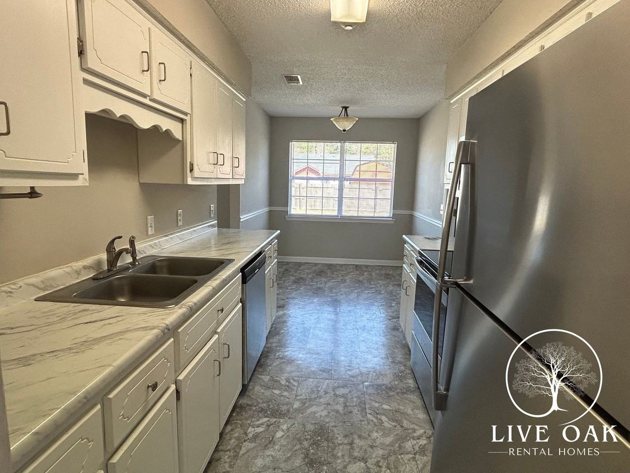 135 W Kenny Dr - Photo 5 of 10