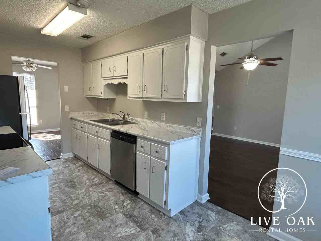 135 W Kenny Dr - Photo 7 of 10