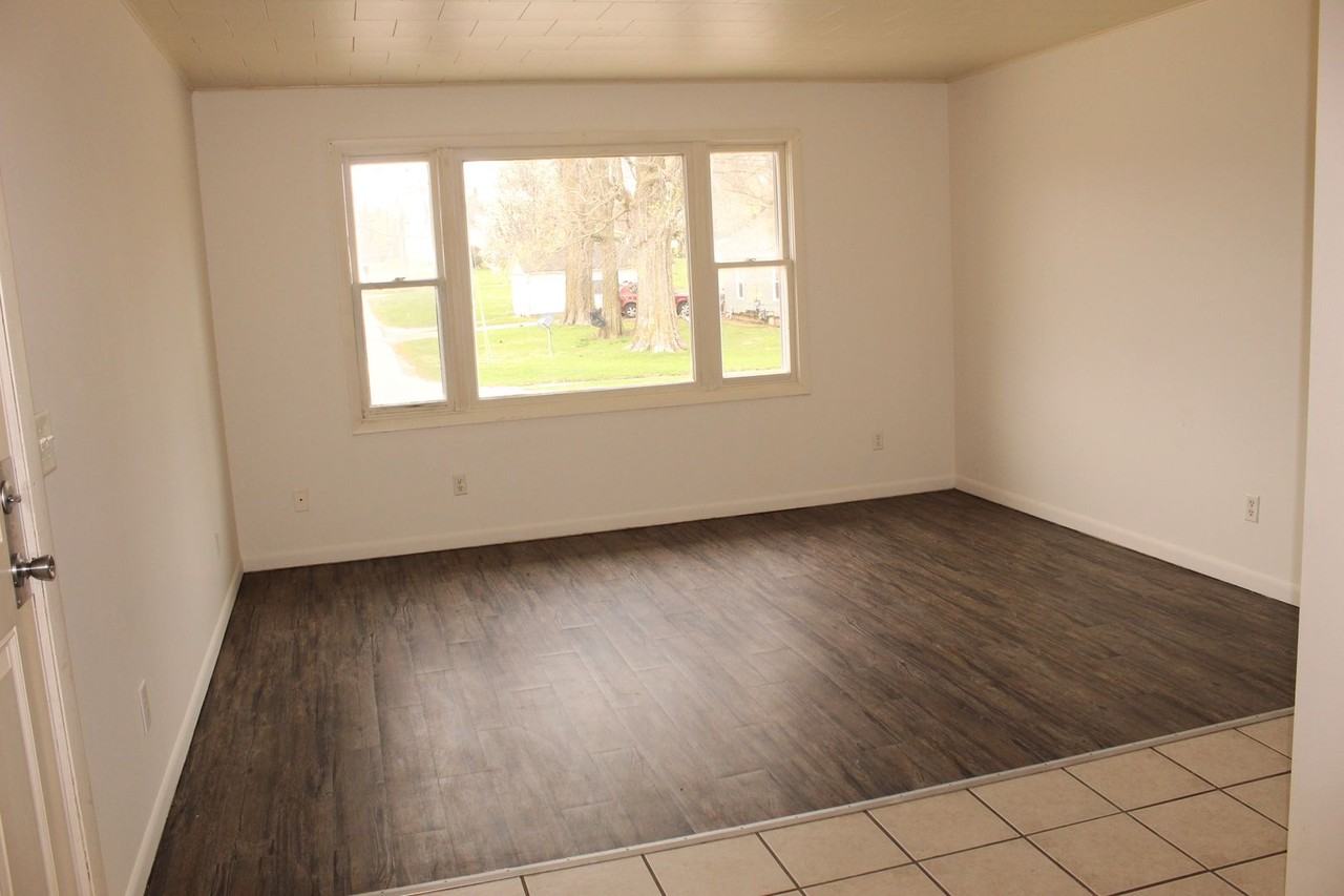 200 W Commercial St - Photo 2 of 10