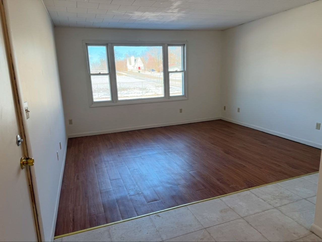 200 W Commercial St - Photo 3 of 10